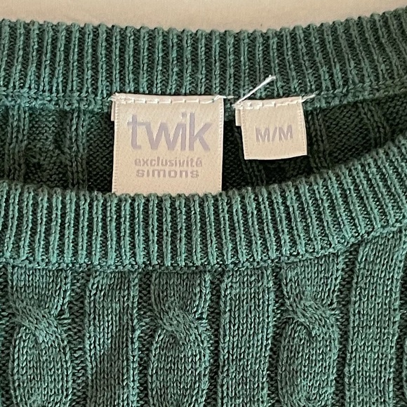 Simons’ Woolen Sweater - Picture 4 of 4